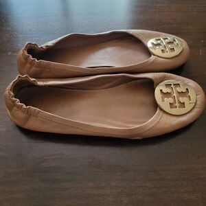 Tory Burch Tan Flats with Gold Logo Size 9